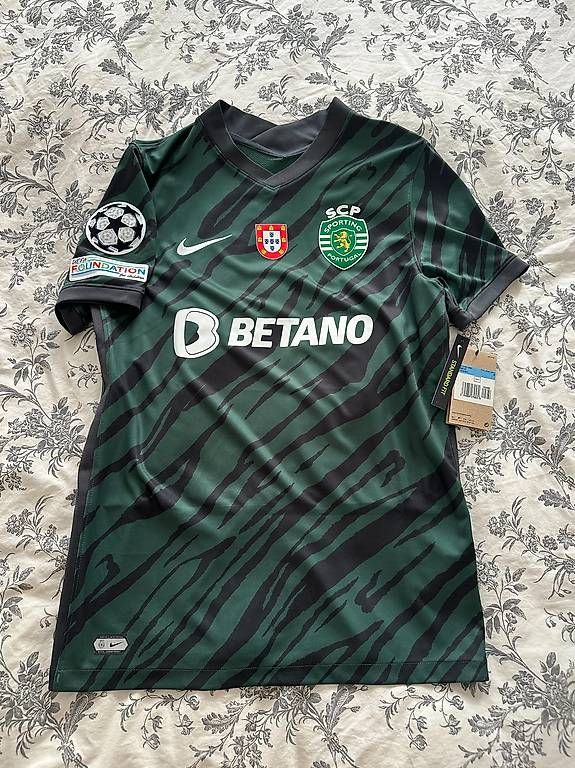 Canottiere & Pantaloni: Nike Maillot Sporting CP Third 21/22 M – Nuovo e nell'imballaggio originale da Lausanne venduto da PeixotoBruno