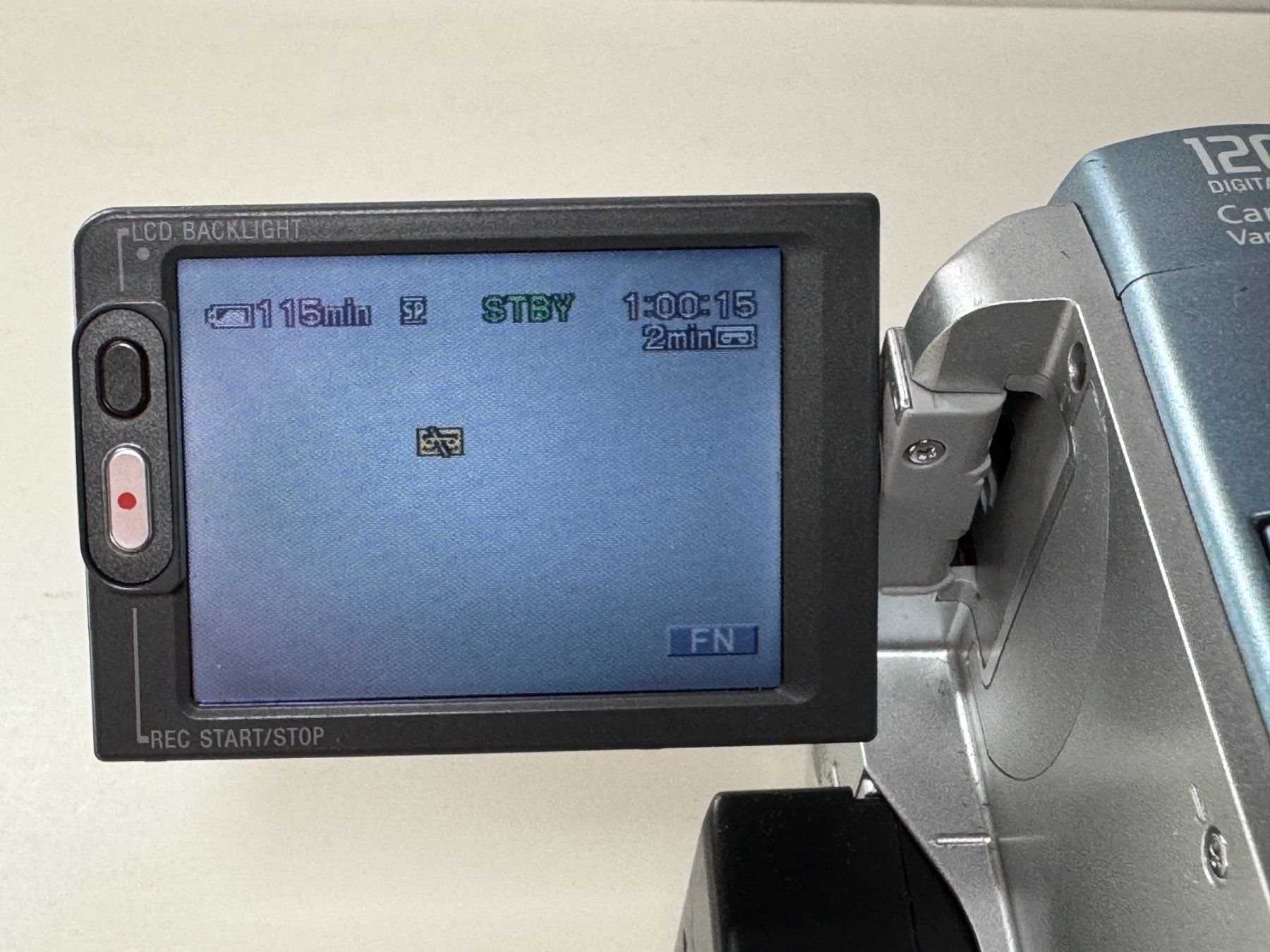 Sony Videocamere: Sony Videokamera ab Fr. 1.- – Difettoso da Ins venduto da Revue-1000 8