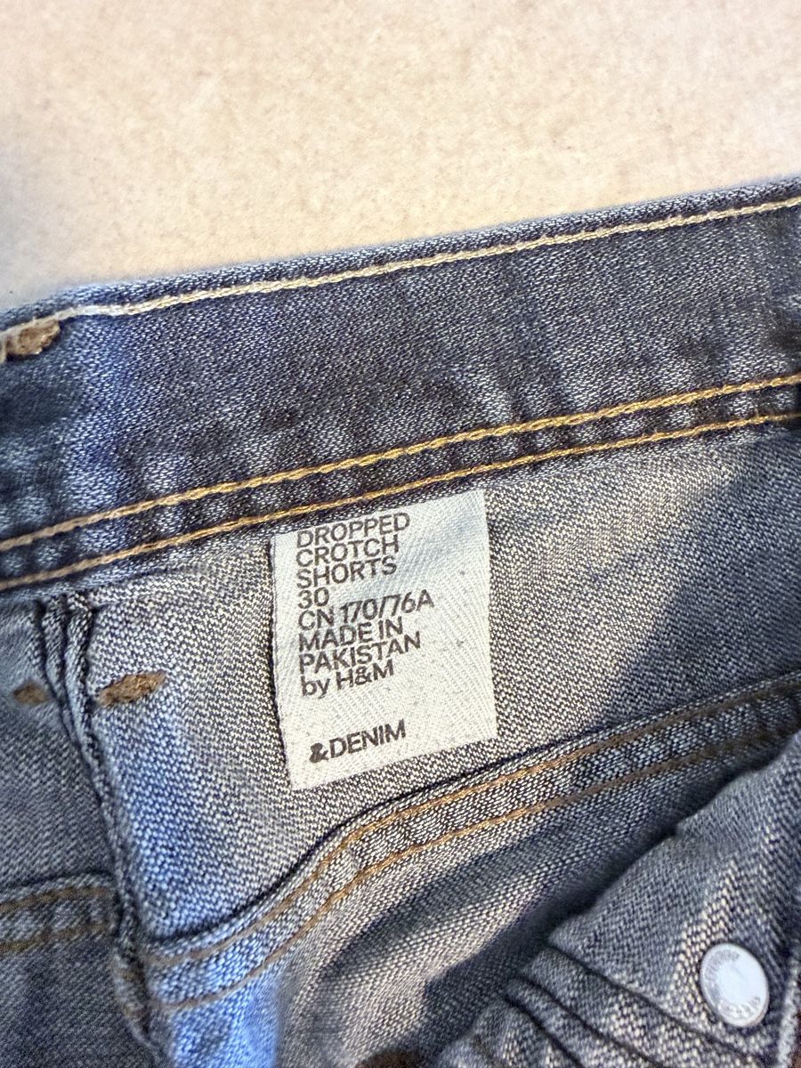 H&M Jeans: H&MJeans Shorts Gr. 30 oder ca. 170 – Usato da Brüttisellen venduto da Ayersa 4