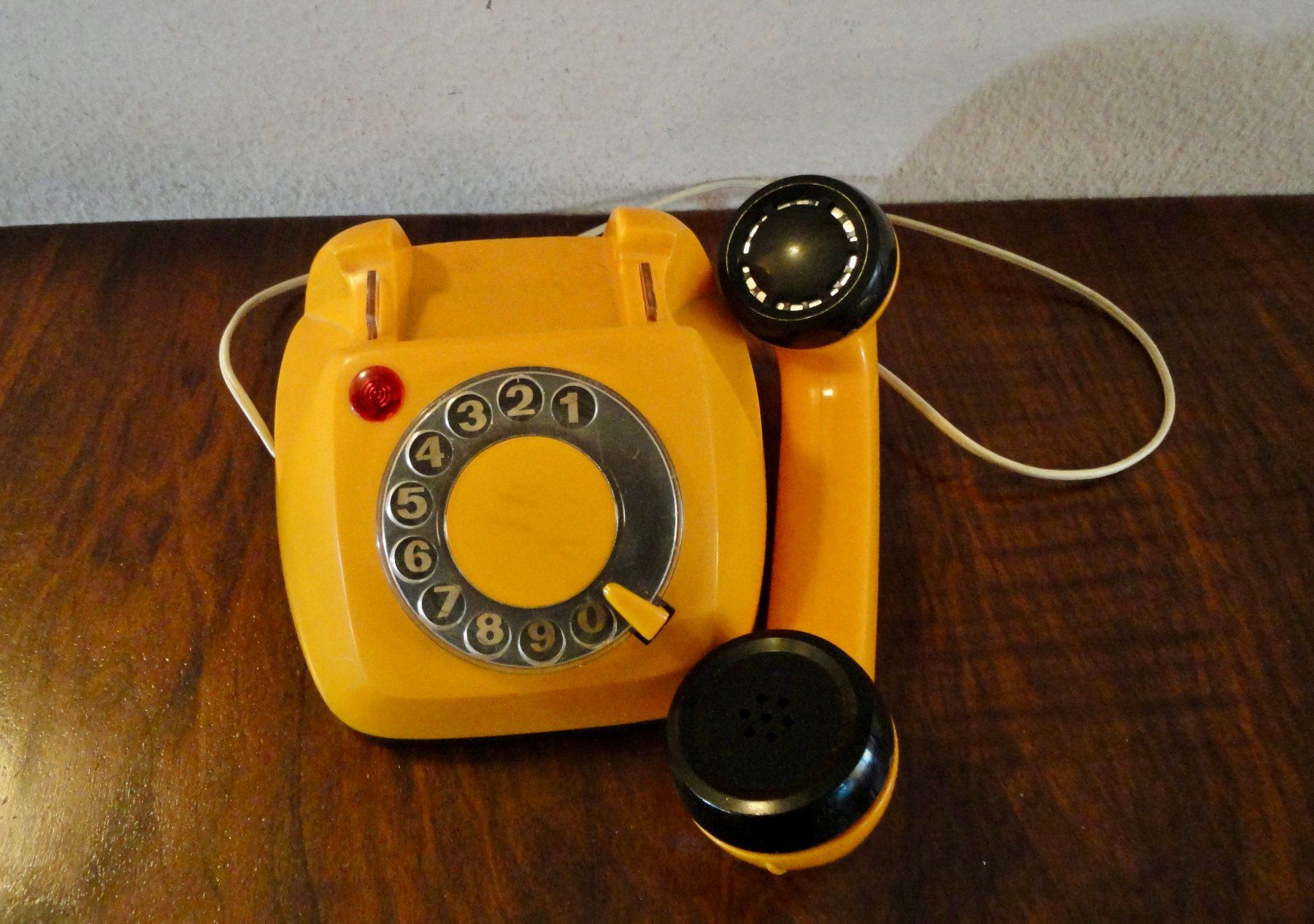 Giocattoli: Gelbes Kinder Telefon, Wählscheibe. – Usato da WÄDENSWIL venduto da katti01 1