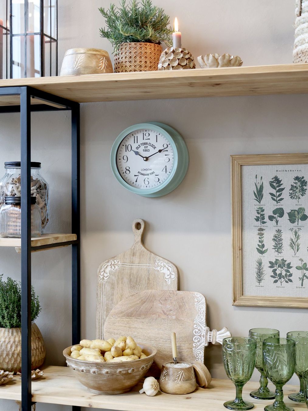 Stand- & Wanduhren: Wanduhr in verte, Chic Antique – Neu und originalverpackt aus Innertkirchen von Glatthard-Interior