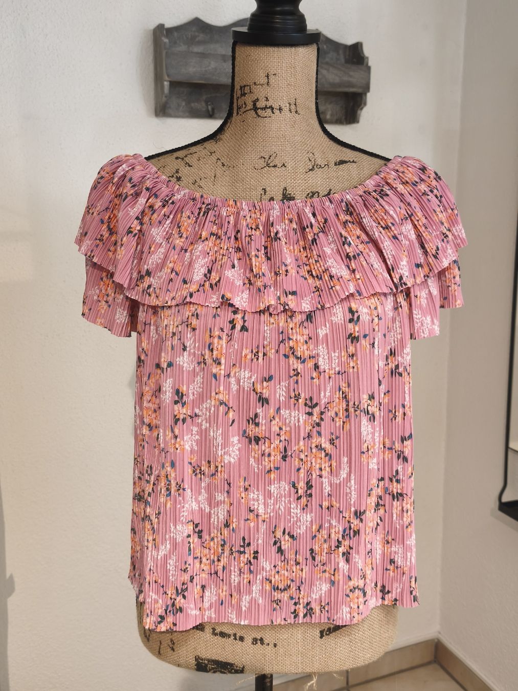 C&A Camicette: Clockhouse Bluse Pink Blumenmuster Rüschen Grösse XL – Nuovo (secondo la descrizione) da Emmetten venduto da SecondhandSiska