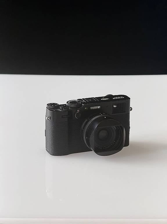 Fujifilm Fotocamera: Fujifilm X100V, great condition, 11,800 shutter count – Usato da Neuchâtel venduto da rom_9drz