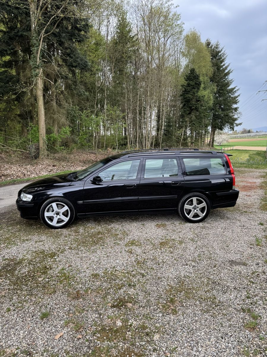 Volvo Automobili: Volvo V70R AWD Handschalter – Usato da Langenthal venduto da Marola05