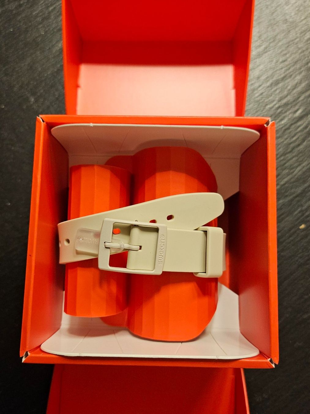 Swatch Smartwatch: Swatch 39 Uhr, Original und ab Fabrik – Nuovo e nell'imballaggio originale da Kollbrunn venduto da equipe-bachofner.ch 2