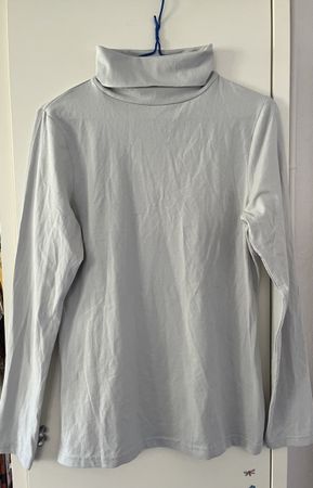 Der Rollkragenpullover ist neu mit Etiketten 36/38cm