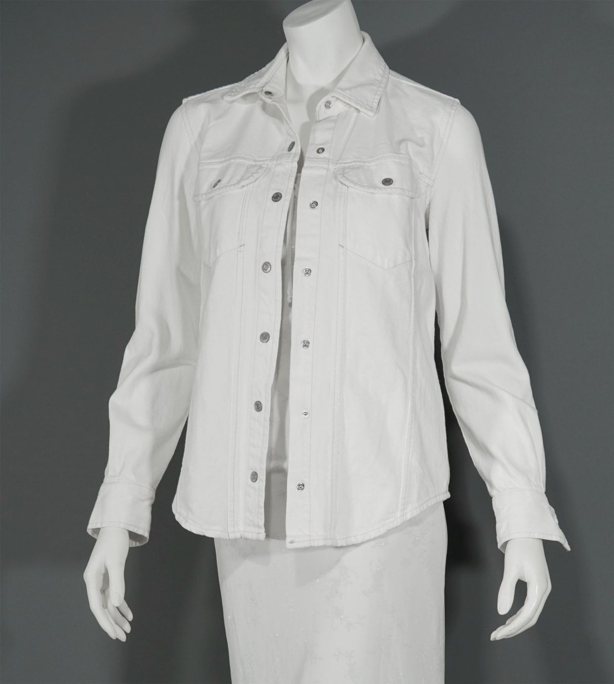 Zara Camicette: weisses Jeans Hemd von Zara – Usato da Meggen venduto da 1Class2Hand