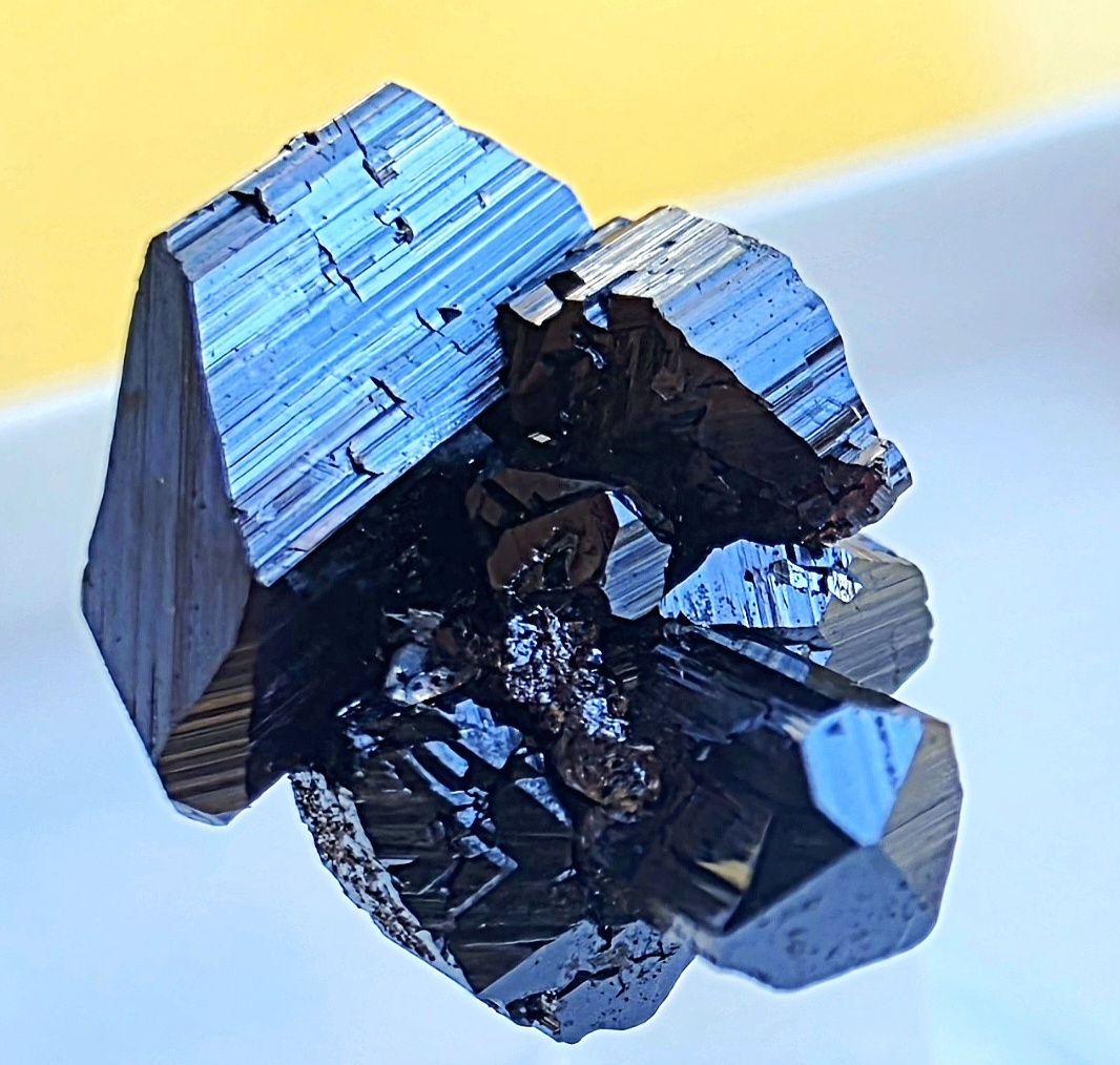 Minerali & Pietre curative: Rutil Zwilling mit einem prismstischen Rutil in Kombination – Usato da Glis venduto da nbu_65ys