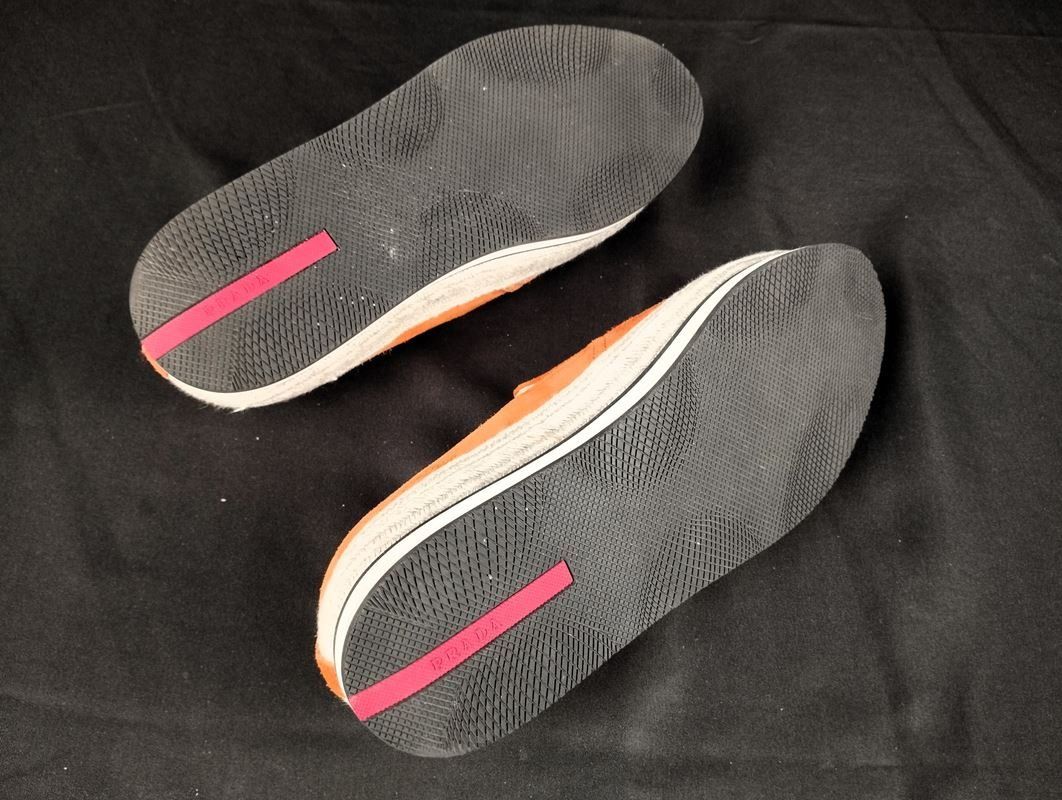 Prada Damenschuhe: PRADA Slipper Gr. 37½ – Gebraucht aus Schübelbach von Restwert_Schubelbach 6