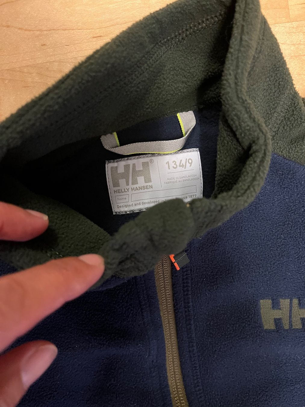 Helly Hansen Pullover & Sweatshirts: Fleecepullover Helly Hansen Kinder Grösse 134/9 wie neu – Gebraucht aus Zeiningen von man_69cj 1
