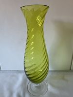 Glasvase mit Drehungen in Olivegrün-Einzigartiges Design!