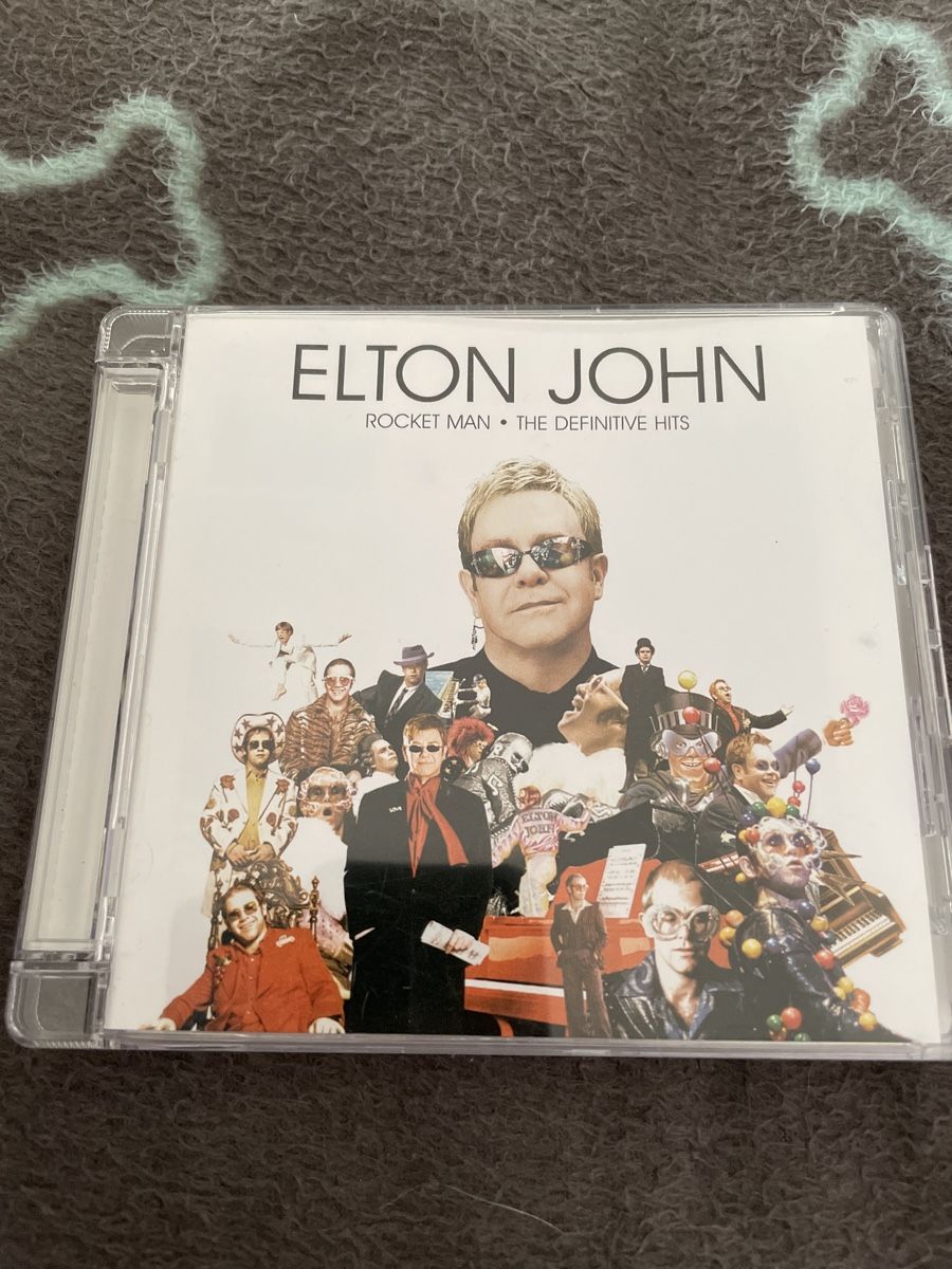 CD: CD Elton John Rocket Man The Definitive Hits – Usato da Unterkulm venduto da son_fcs2