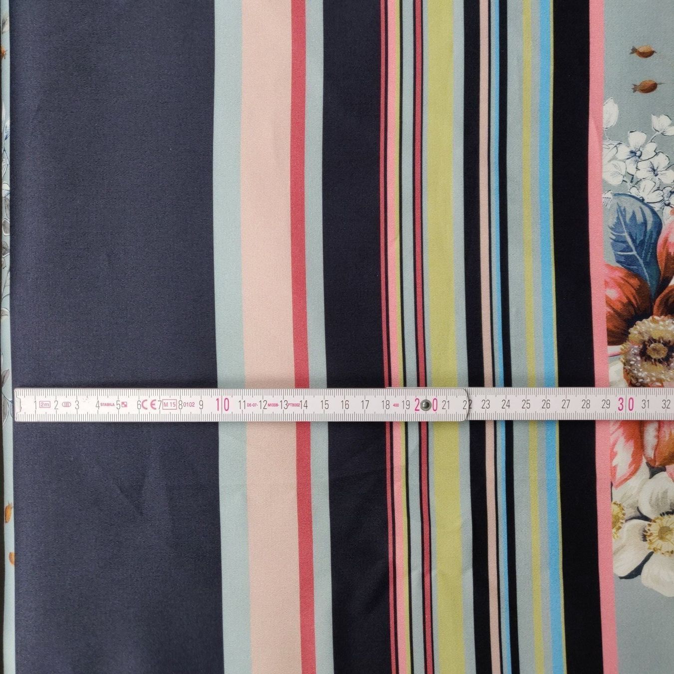 Tessuti: Baumwolle Elastan Panel 1.44x1.5m Fiori in rosa – Nuovo (secondo la descrizione) da Lufingen venduto da Voyager7 5