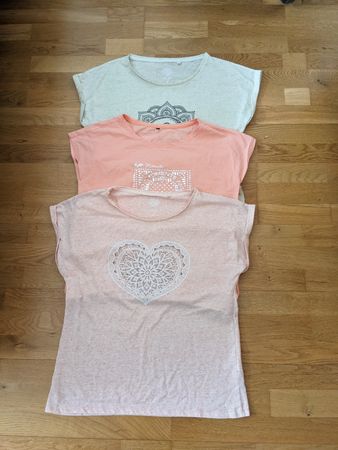 Kleider Paket Grösse M für Damen.