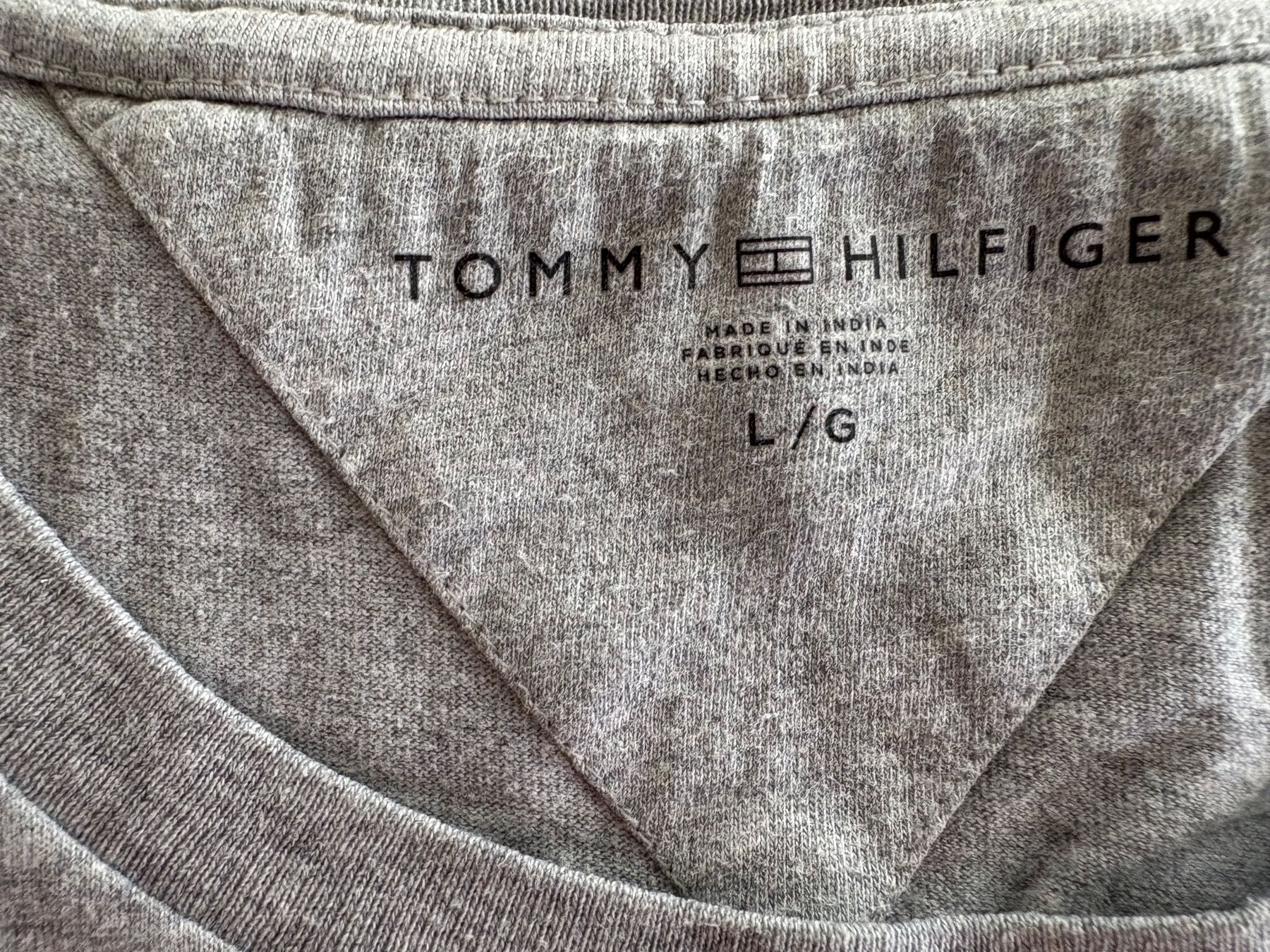 Tommy Hilfiger T-Shirts: T-Shirt - Tommy Hilfiger - Grösse L – Gebraucht aus Oberuzwil von jabano 2