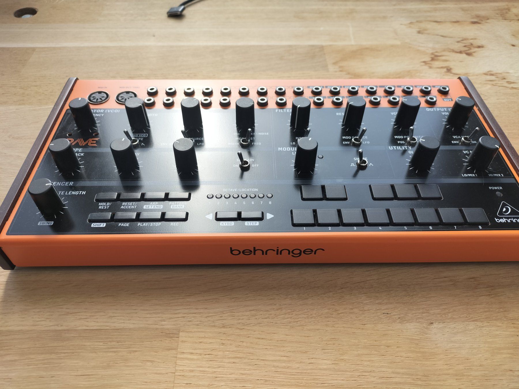 Behringer Strumenti musicali: Behringer Crave Analog Synthesizer gebraucht – Usato da Olten venduto da LarryRampage 3