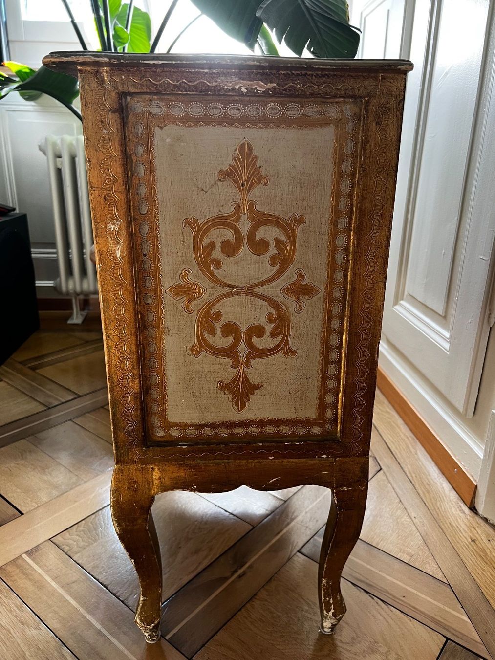 Tables de nuit: Venezianischer Nachttisch Gold / Grau – D'occasion à Zürich par Allys-Closet 5