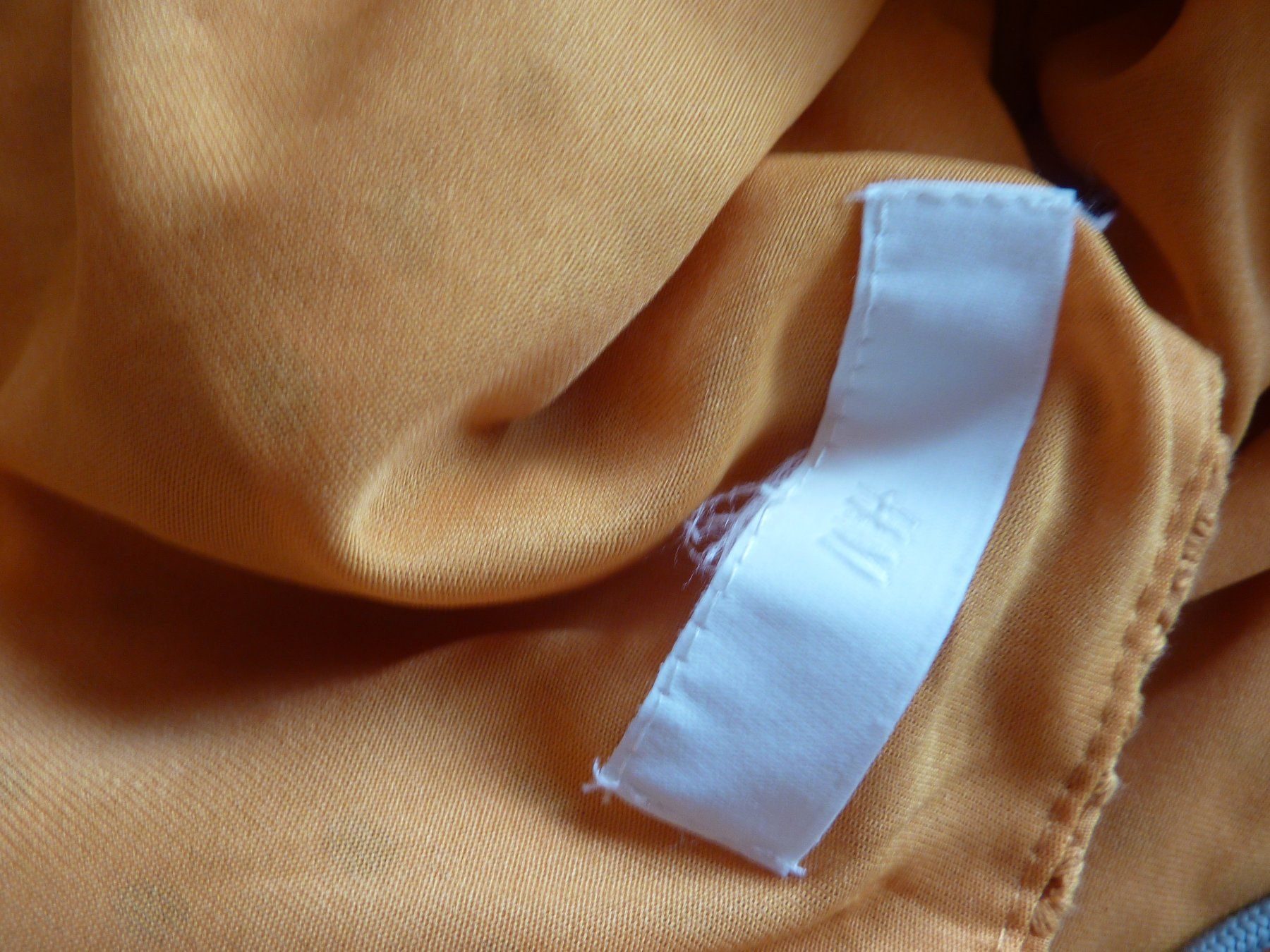 H&M Top: ockerfarbenes Oberteil mit Lochmuster 34 – Nuovo (secondo la descrizione) da Waldstatt venduto da Kananaskis1 7