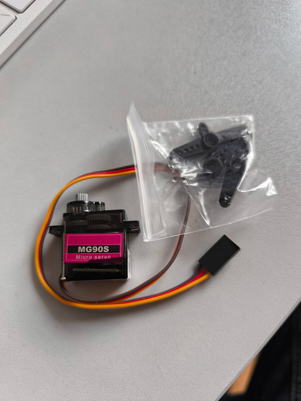 Modellismo RC: Micro Servo MG90S Mit Metallgetriebe – Nuovo e nell'imballaggio originale da Laupen ZH venduto da midila1 1