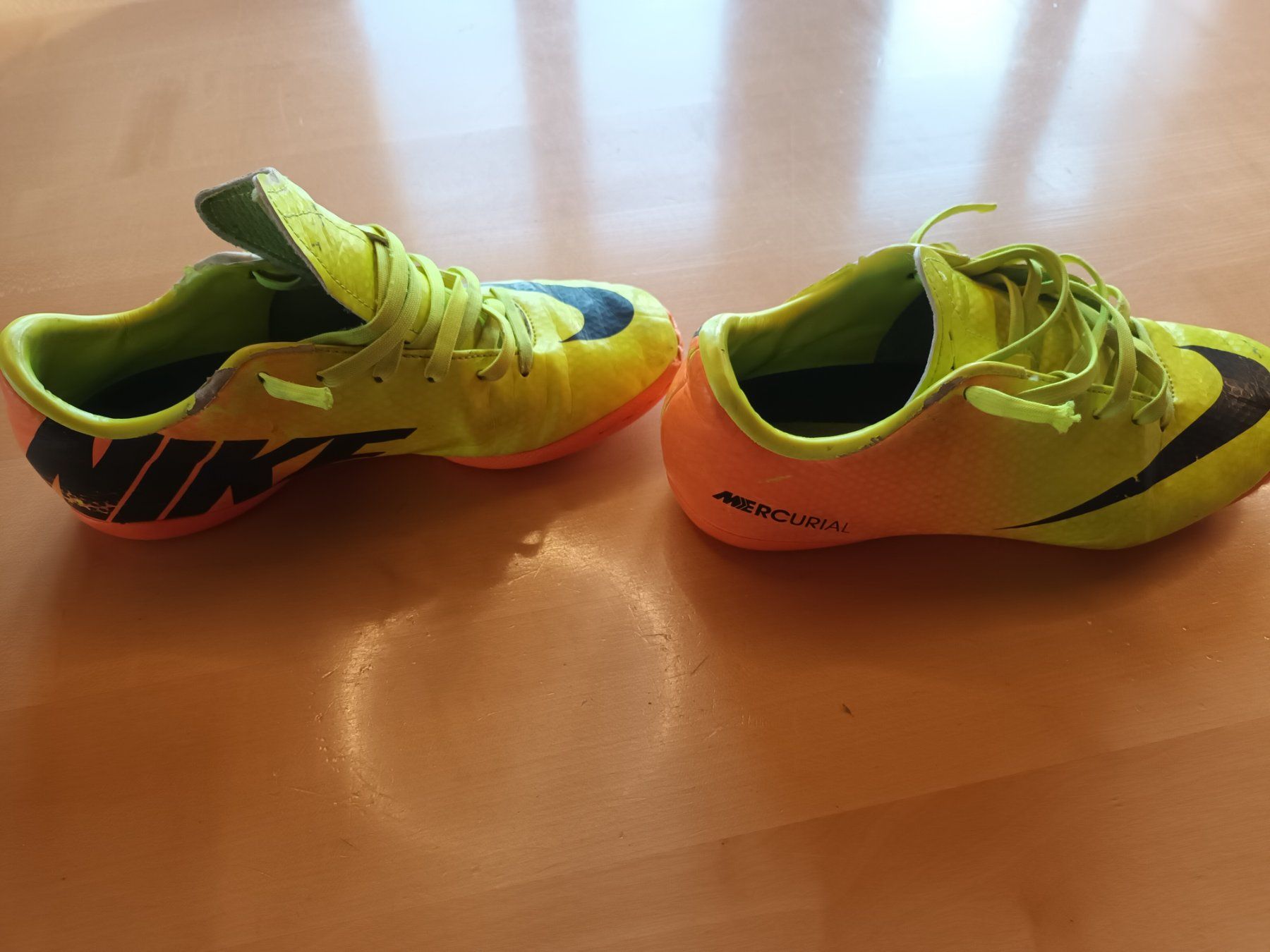 Nike Schuhe für Jungen: Kinderhallenschuhe, 35,5 EUR – Gebraucht aus Eschenbach LU von mst_chs7 3