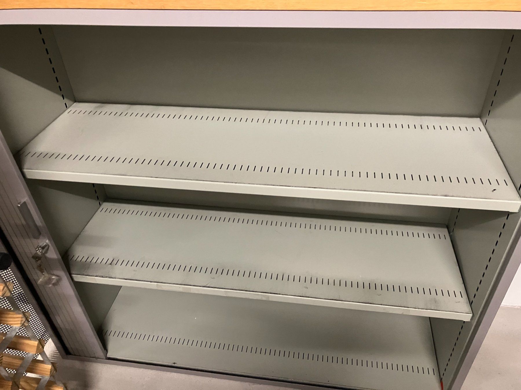 Lista Armadi: Rollladenschrank Lista – Usato da Richterswil venduto da solalex 1