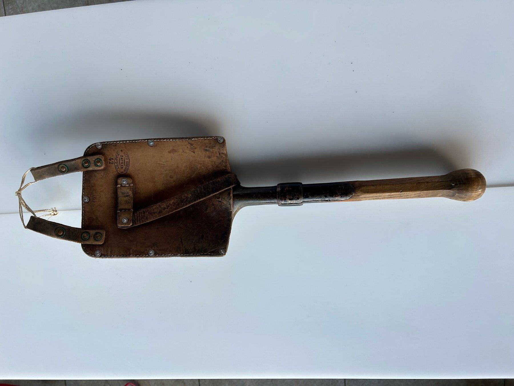 Schweizer Armee Tutti gli attrezzi: Original Schweizer Militärspaten mit Ledertasche. – Usato da Titterten venduto da Ameanrio 4