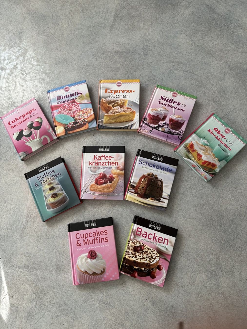 Libri: Dessertbücher 10 Stück 20.- – Nuovo (secondo la descrizione) da Oberurnen venduto da Smile58