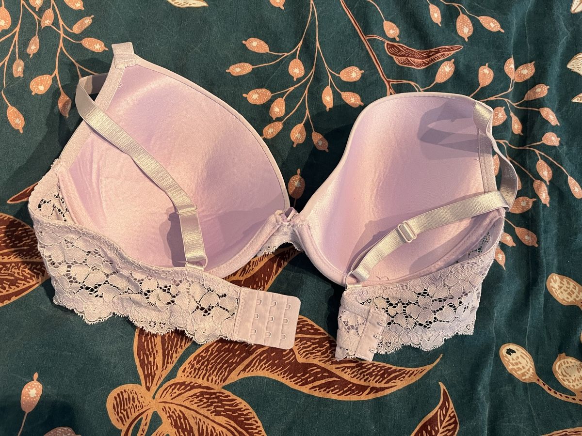 Altra biancheria intima: Schöner BH mit Spitze, Flieder, Grösse 75C – Usato da Schaffhausen venduto da Chiara_123 2