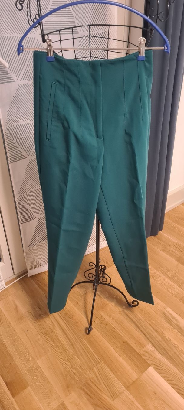 Zara Pantaloni: hose von Zara gr S – Nuovo (secondo la descrizione) da zürich venduto da janjaz