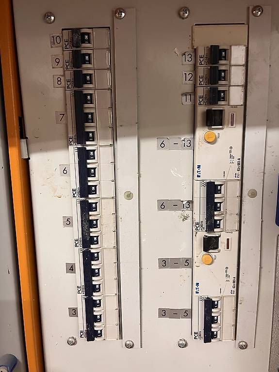 Electrotechnique: Baustromverteiler MERZ 125A / 400V / CEE – D'occasion à Lyssach par Fletch01 3