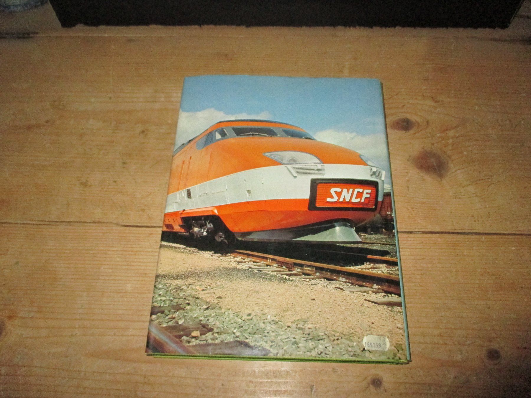 Bücher: TRAINS – Gebraucht aus Flims - Dorf von Stagediver 1