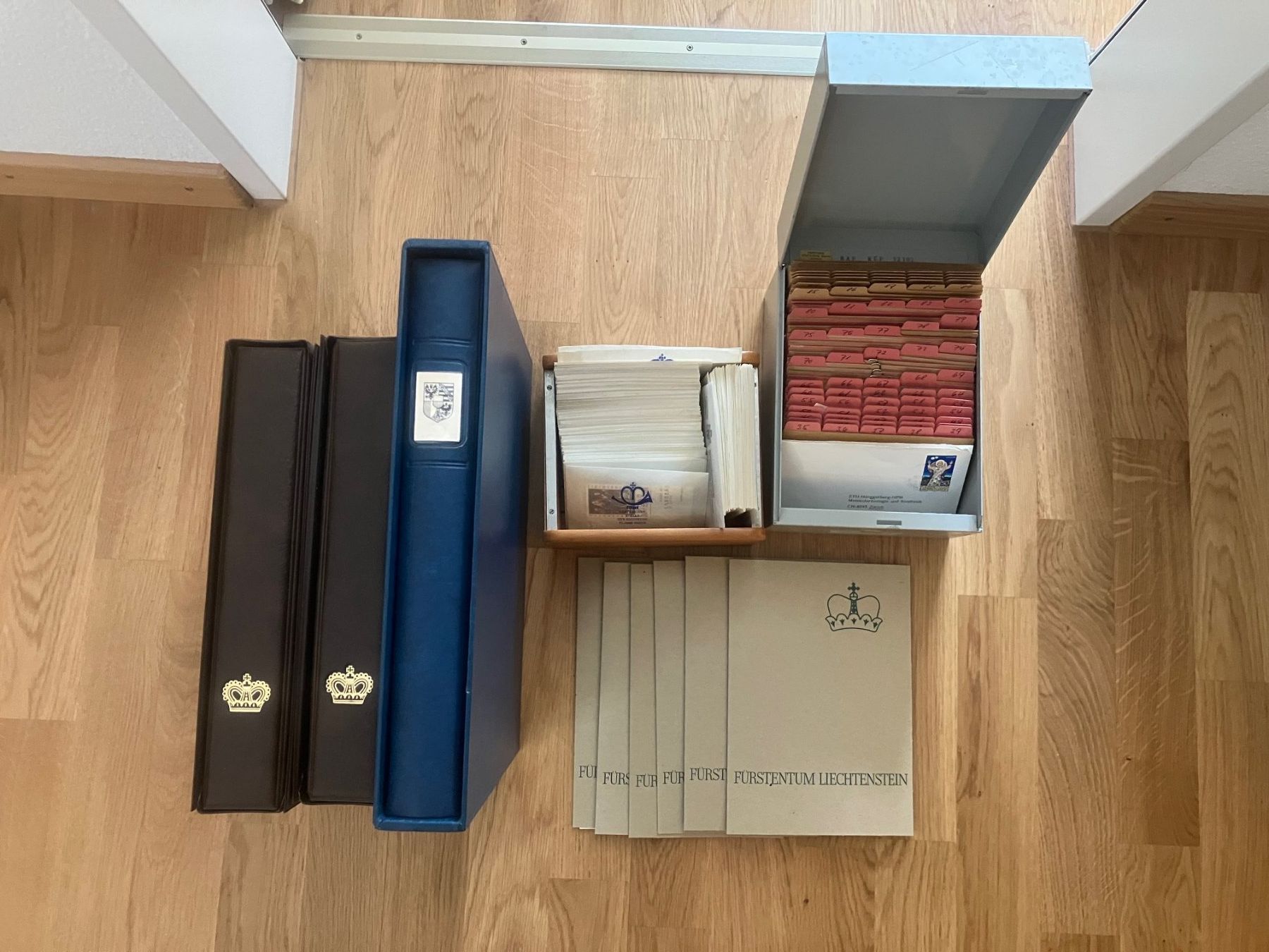 Tutti i francobolli: Liechtenstein Briefmarkensammlung – Usato da Männedorf venduto da AlvarA