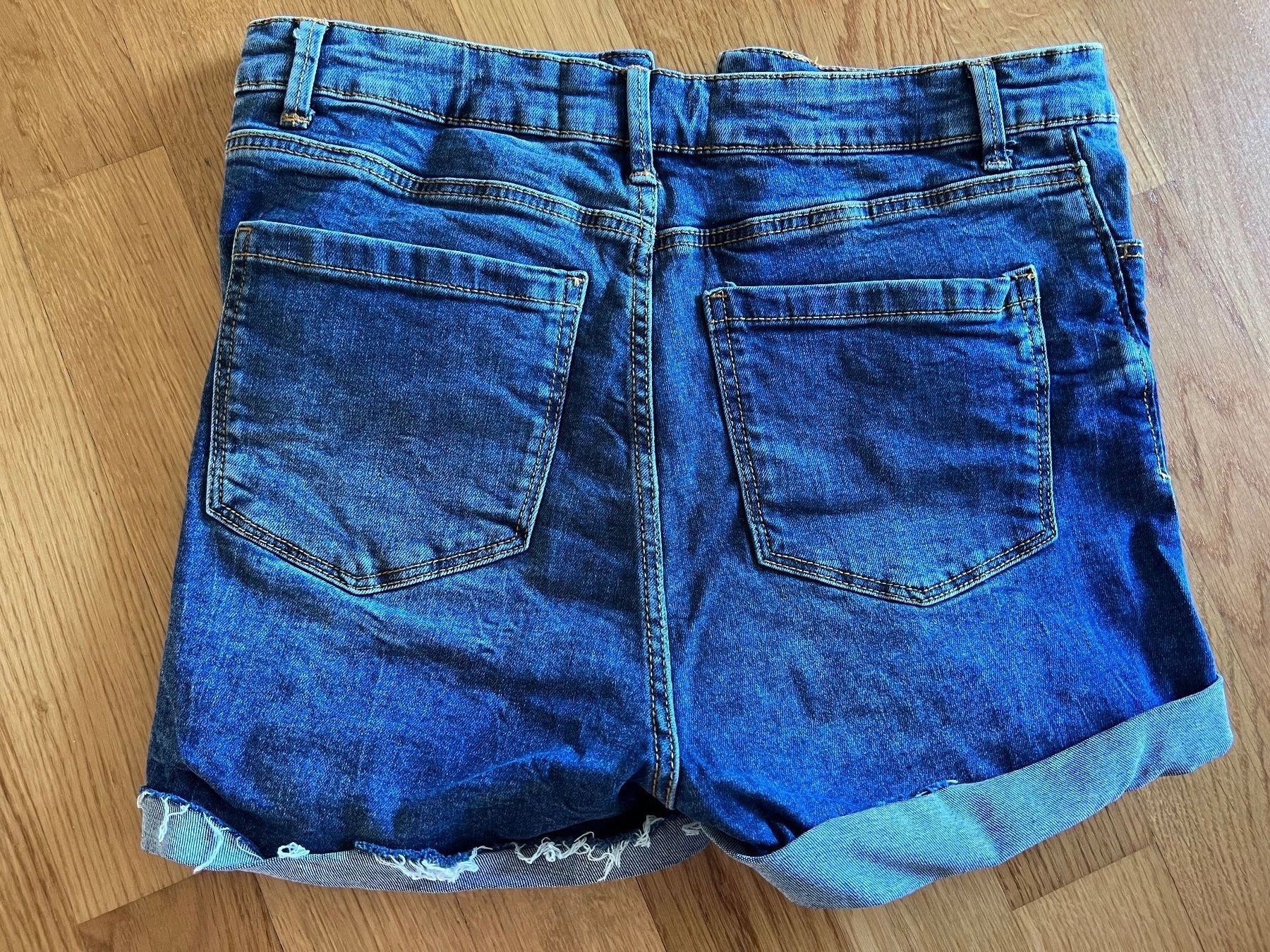 Stradivarius Jeans: Jeans Shorts Gr. M von Stradivarius – Gebraucht aus Dübendorf von karim1409 1