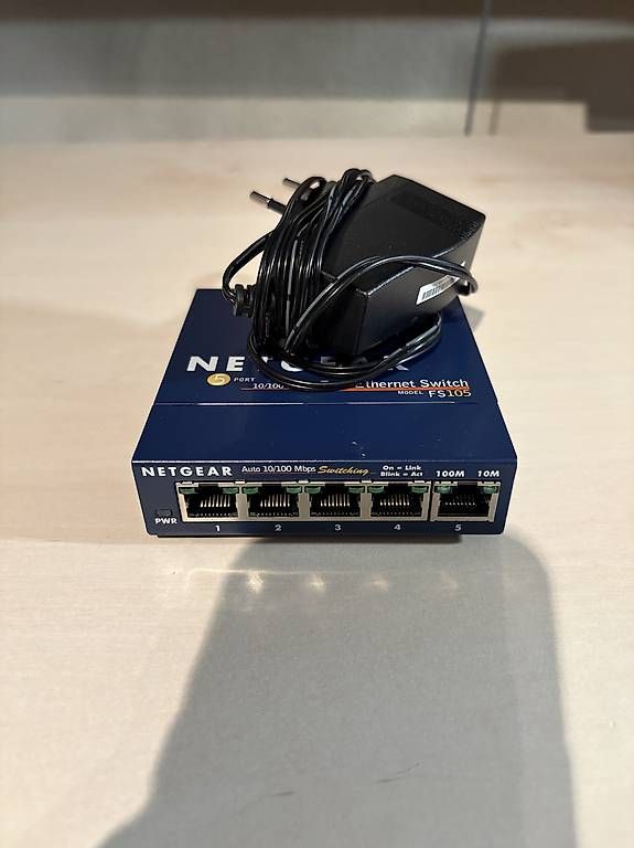 Hubs & Switches: 2 switch ethernet – Gebraucht aus Prosito von Nic_111 3