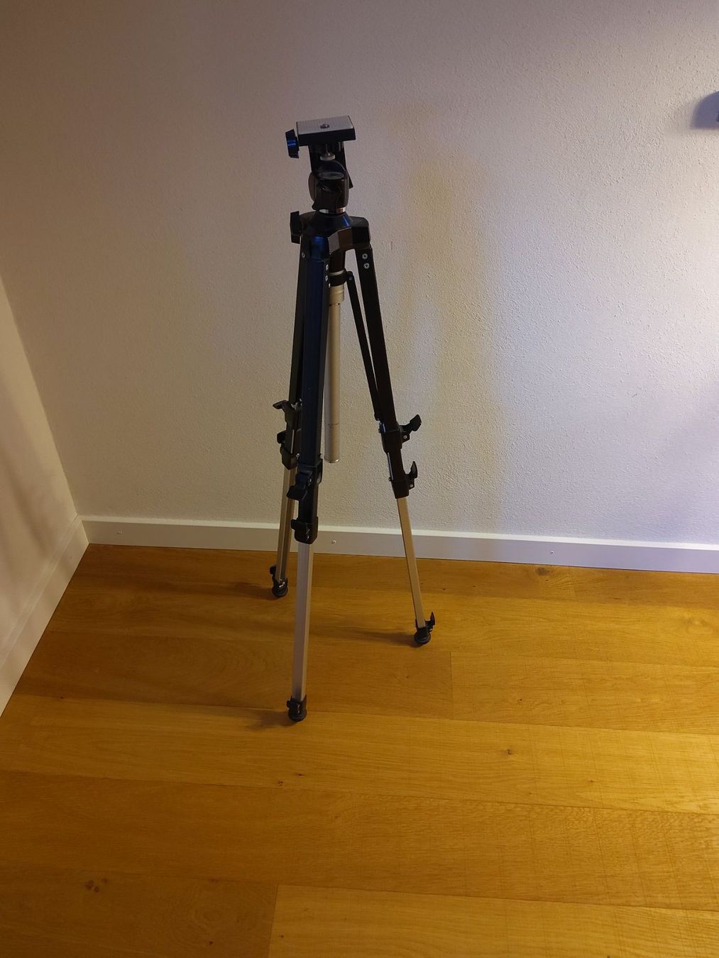 Treppiedi & Teste: Stativ Model LA-73B professionell – Usato da Gelterkinden venduto da bsag78