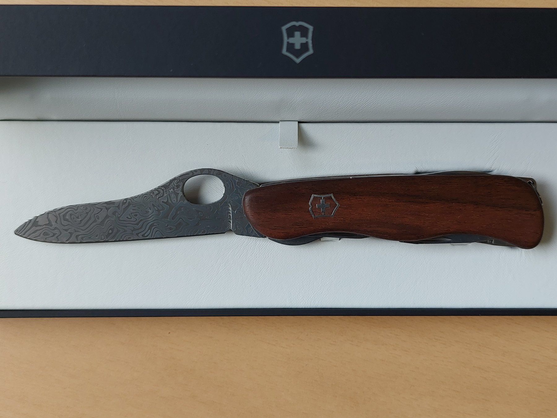 Victorinox Taschenmesser: Victorinox Damast 2012 – Neu und originalverpackt aus Niederlenz von Fremp 1