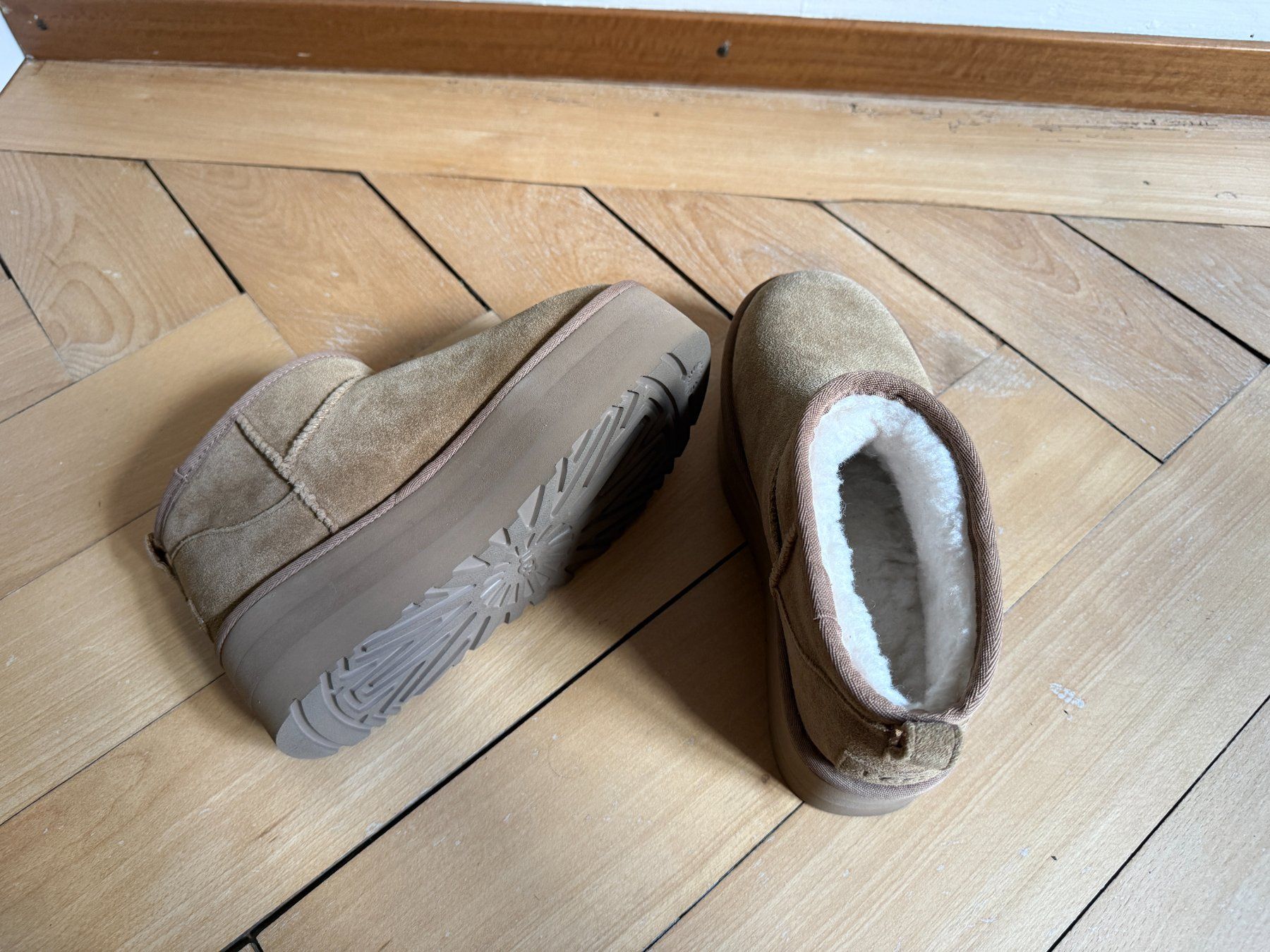 Ugg Scarpe da donna: UGG - Leder Plateau Winterschuhe hellbraun 38 – Usato da Zürich venduto da Diazaio 3