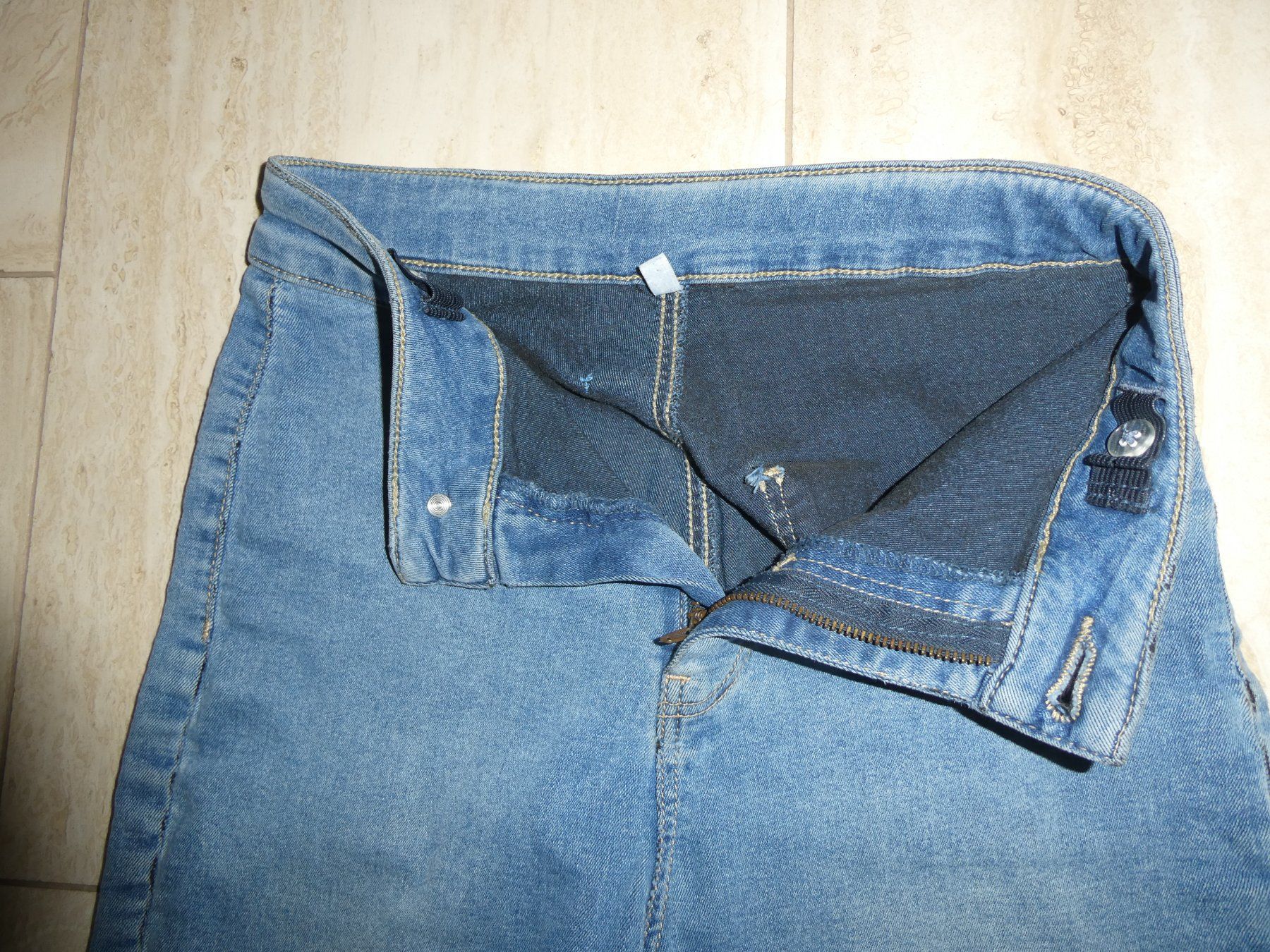Hosen: Jeans hellblau Grösse 176 – Gebraucht aus Mels von KOSL 1