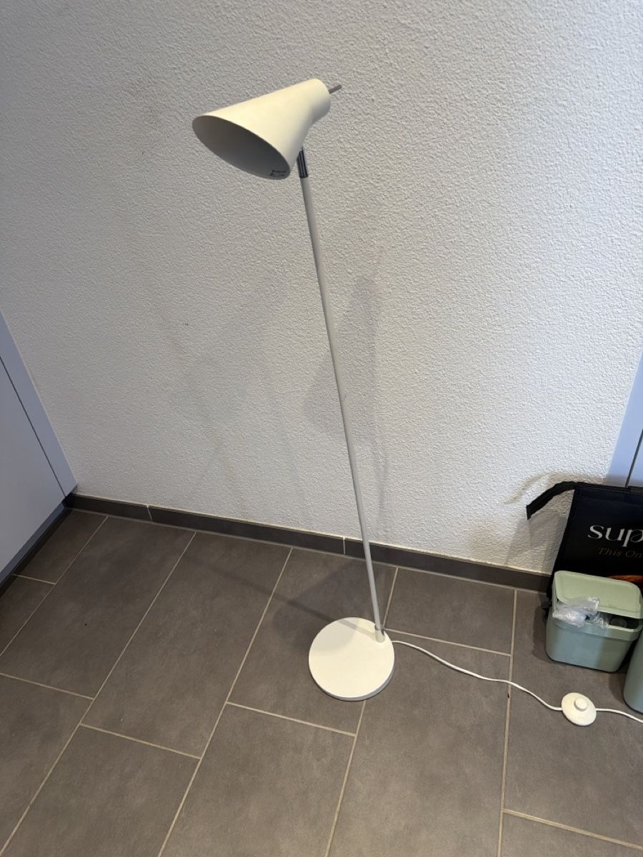 Lampen: Standing lamp white adjustable lamp shade – Gebraucht aus Zürich von sil_g7kp