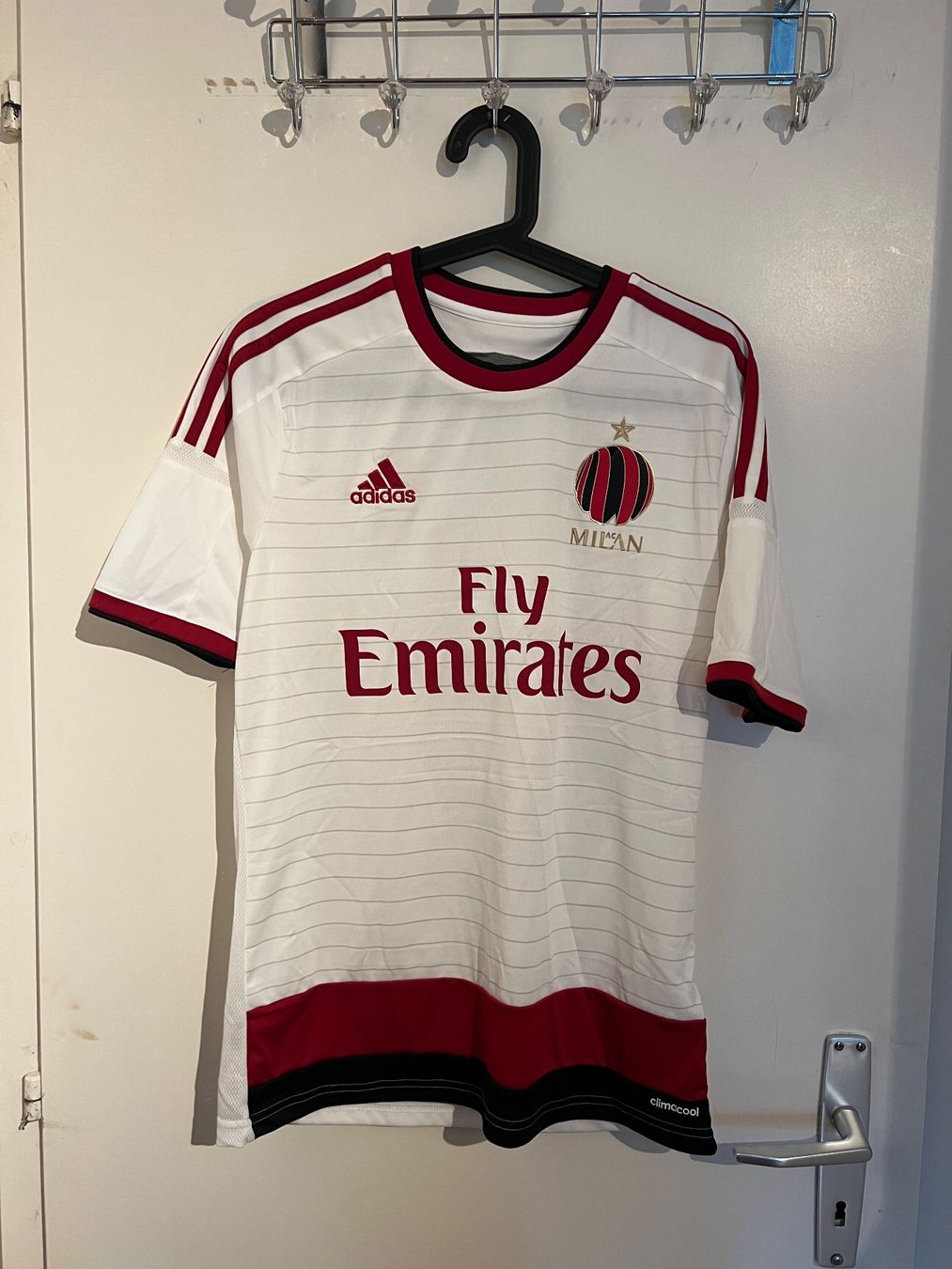 Canottiere & Pantaloni: AC Milan Adidas Trikot Ménez – Usato da Cully venduto da DealerPrice