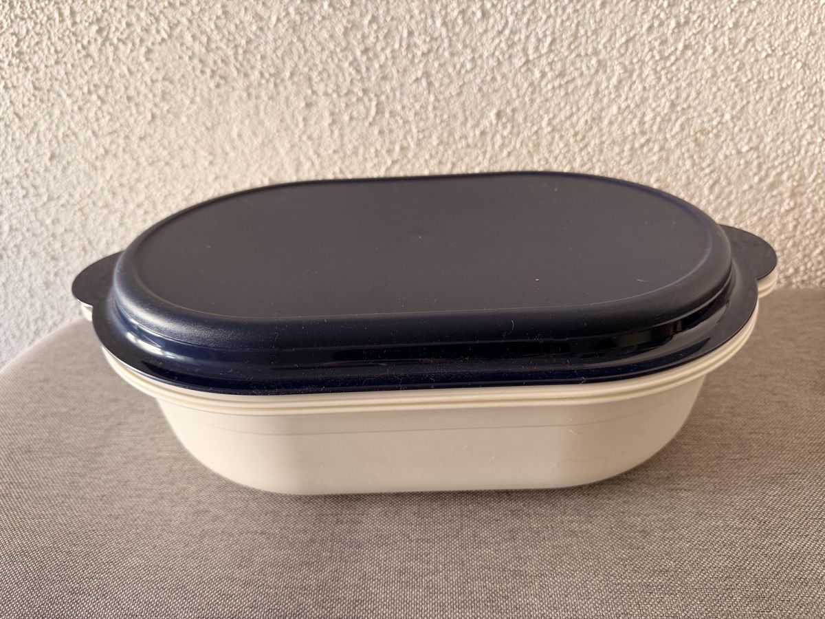 Tupperware Behälter & Ähnliches: Tupperware Super Servierstar 4.0 L neu dunkelblau/weiss – Neu (gemäss Beschreibung) aus Bellikon von Schwoscht