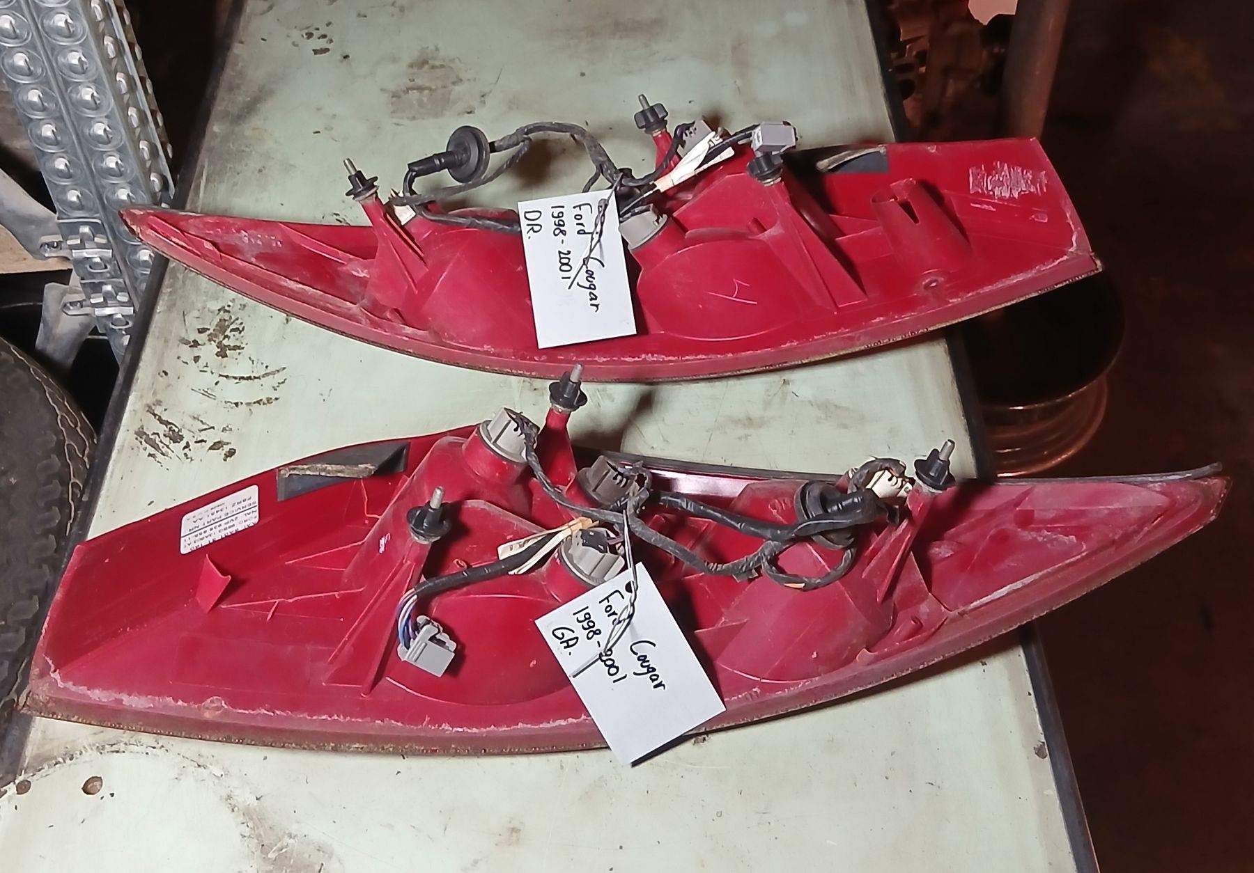 Ford Fari: Feux arrières Ford Cougar – Usato da la heutte venduto da Auto-stock 1
