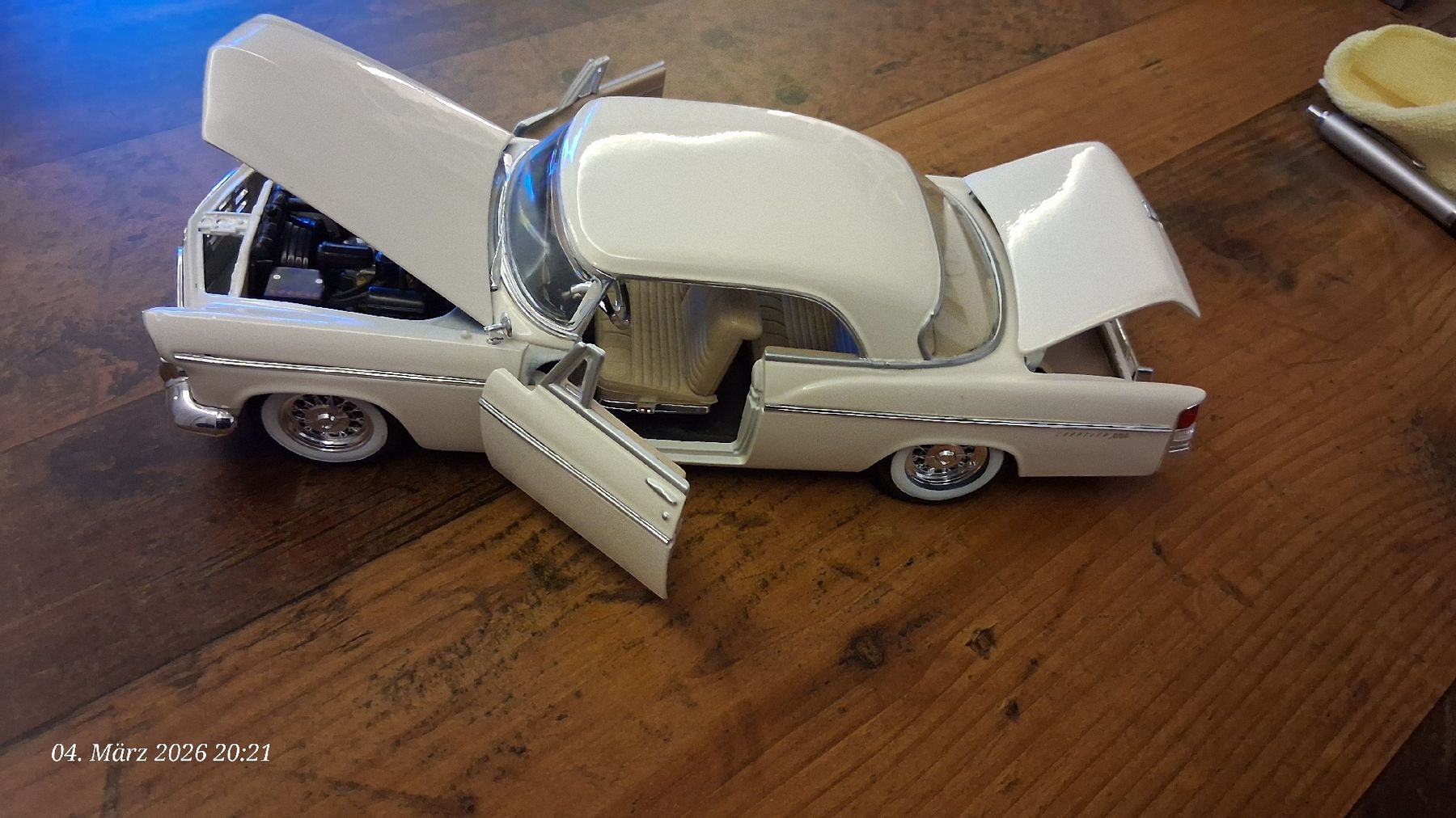 Maisto Modellini d'auto: Chrysler 300B 1:18 – Nuovo (secondo la descrizione) da Wolfenschiessen venduto da 2-stroke-garage 3
