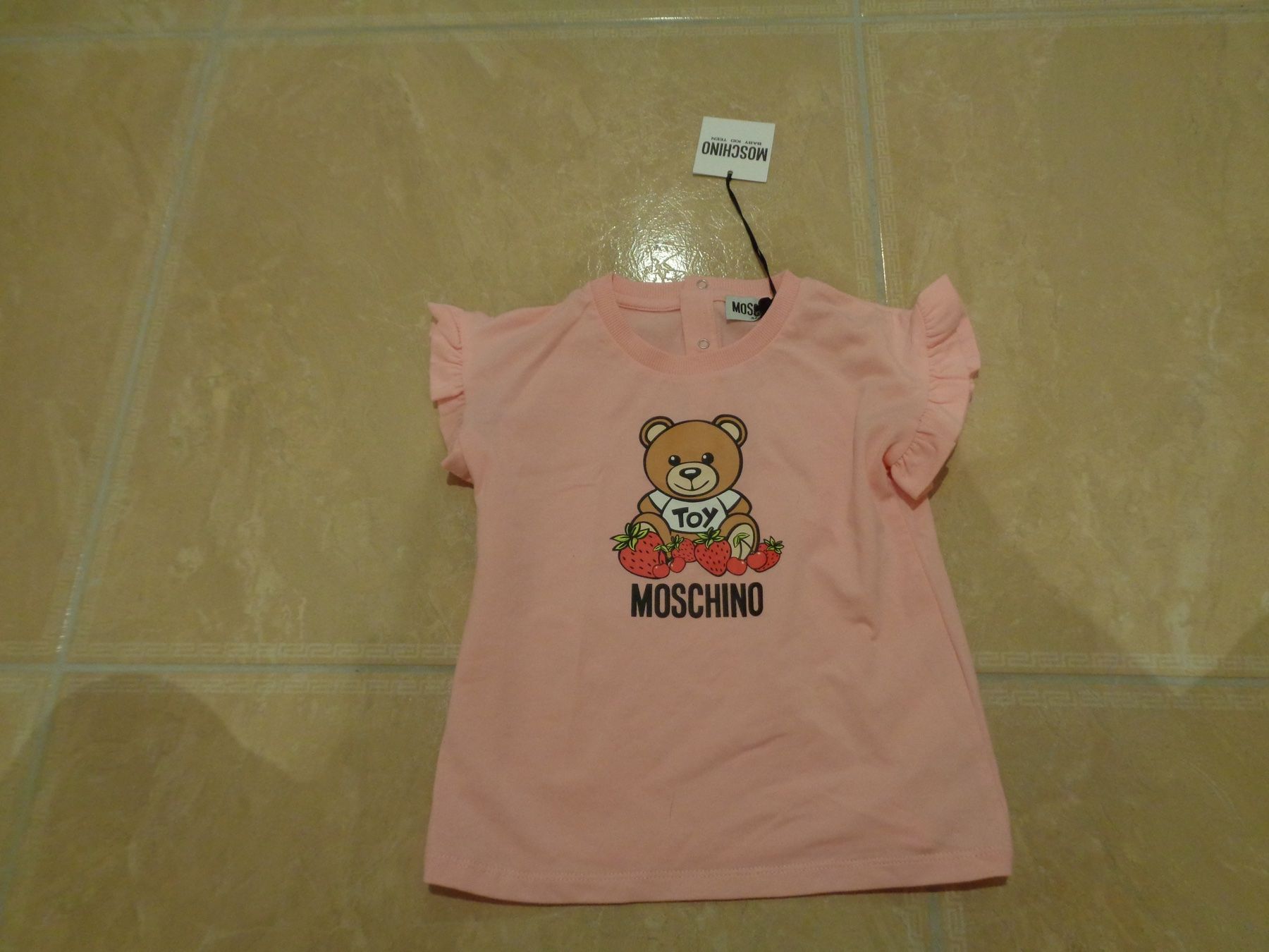 Moschino Camicie, Top & T-shirt: Moschino neues Shirt, 3J 98 – Nuovo e nell'imballaggio originale da Klingnau venduto da Markus14