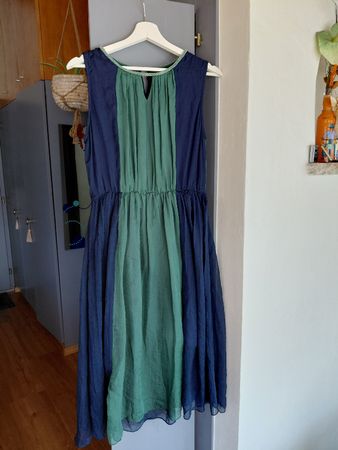 LOTS    DE 2 ROBES