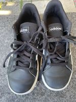 Adidas Turnschuhe Gr 33
