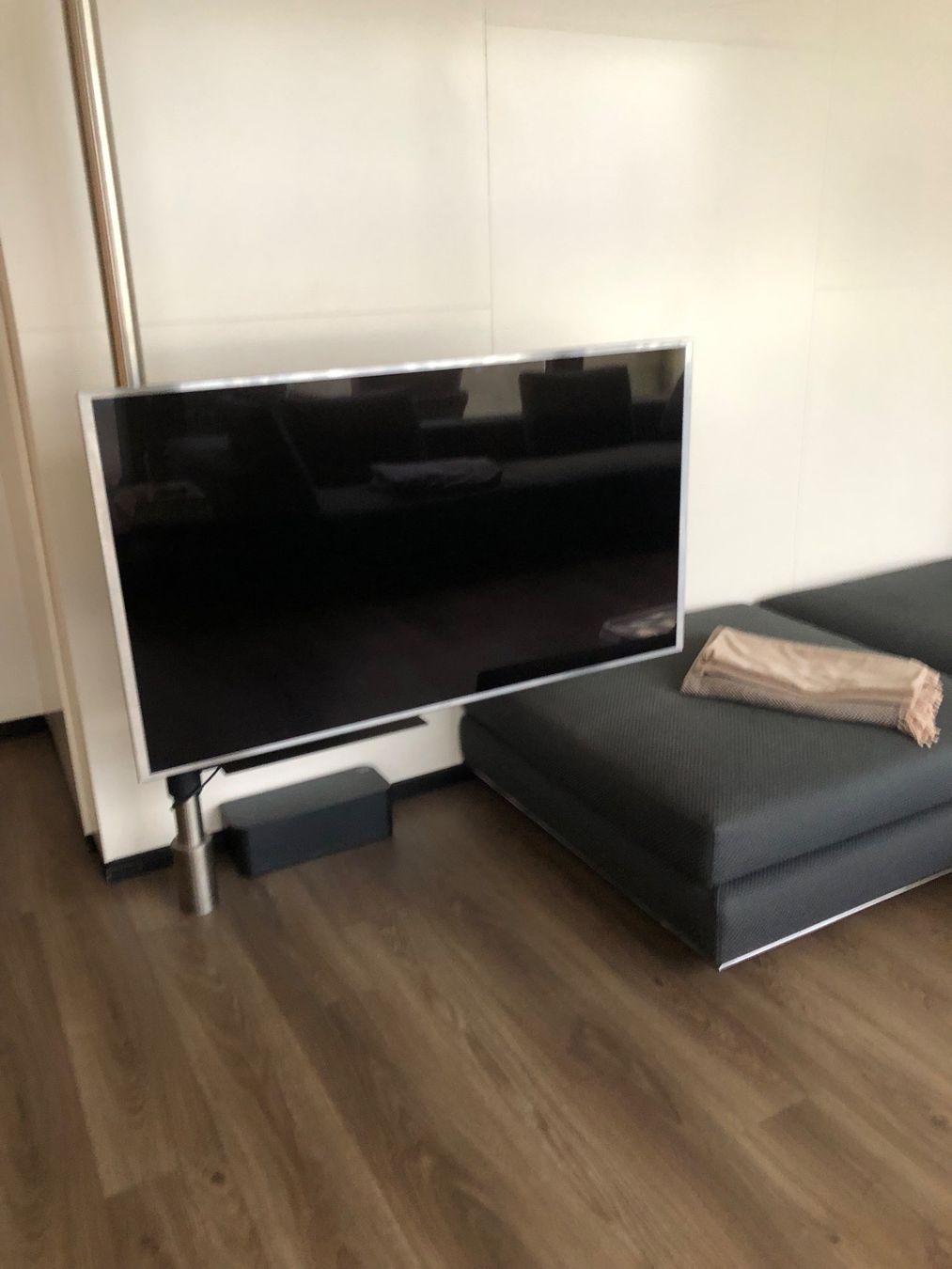 Staffa per monitor: Wissmann Designer TVBoden/Deckenhalterung – Usato da zürich venduto da ritas0102 7