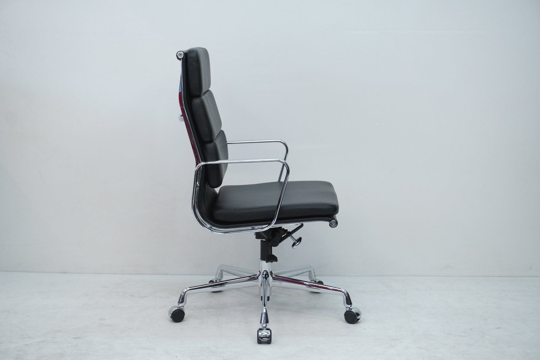 Vitra Sedie: Designklassiker Vitra Eames Soft Pad EA219 Leder schwarz – Usato da Bad Zurzach venduto da QLASSIQ 3