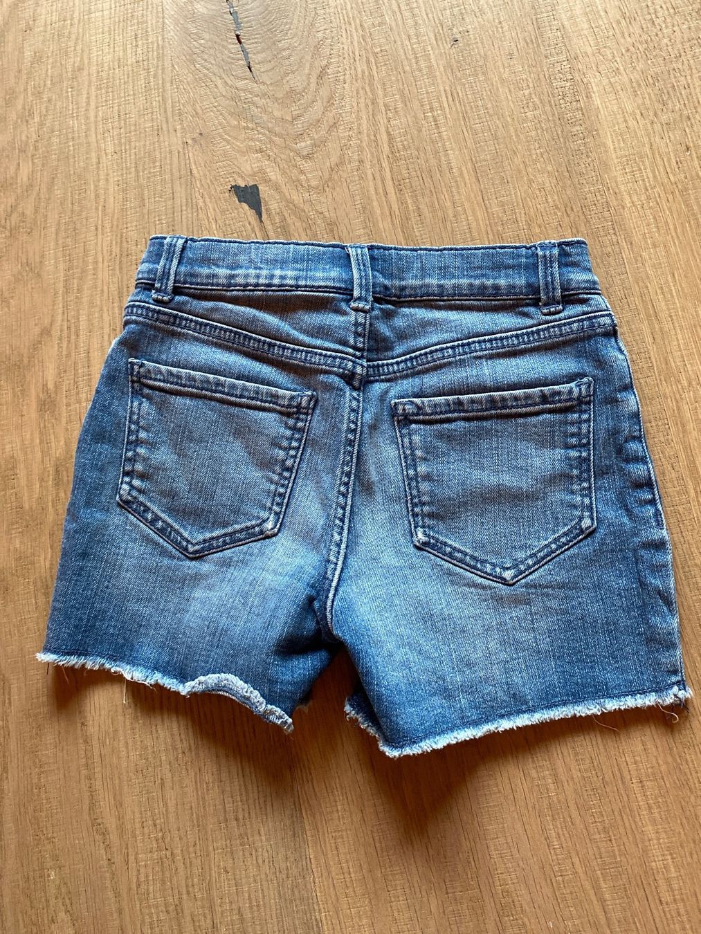 Pantaloni: Oshkosh Shorts Gr. 122 – Usato da Saanenmöser venduto da ballerinas 1