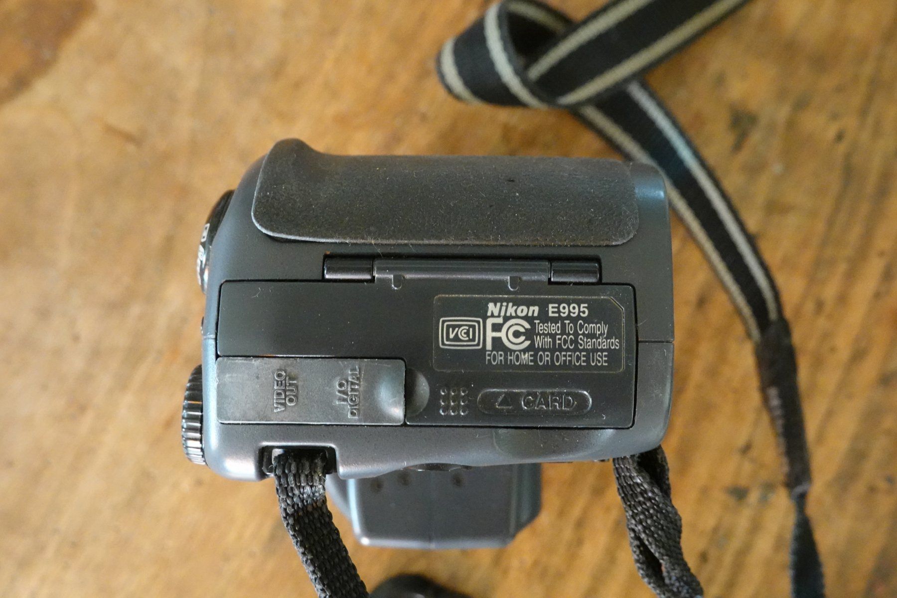 Nikon Fotocamera: Nikon Coolpix 995 – Usato da Zürich venduto da korunar 3